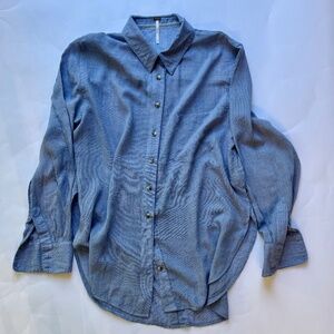 Free People blue lightweight button down long-sleeved shirt size Small